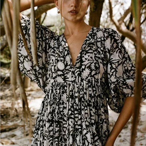 Daughters of India Black and White Floral Long Sleeve Dress - Picture 3 of 4